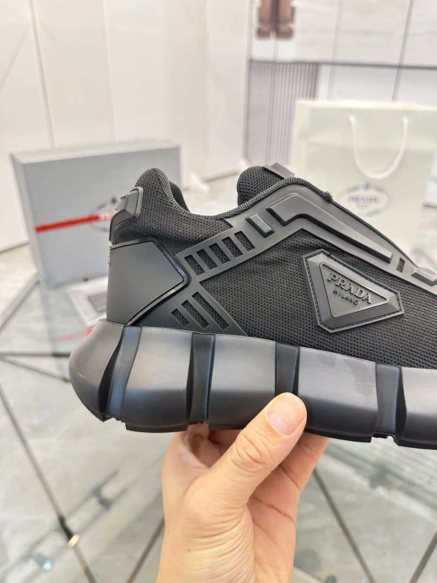 Men's shoes for sale 💰: 💰P580¥ High-end top quality Product trademark: Prada *"Prada*" low-top casual shoes Regular size: 38-45 (can be customized to 46) Product materials: imported breathable fly weave upper, professional glue-making process, breathable lining, cowhide foot pads, original ultra-light foam outsole. No.: 001